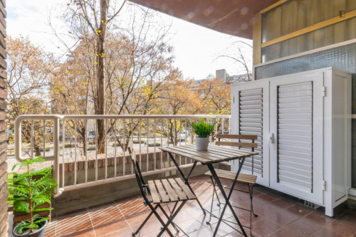 Stupendous double bedroom with a balcony, in Les Corts