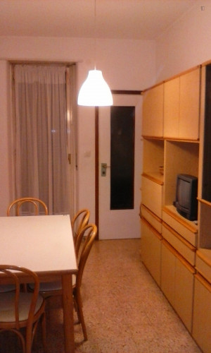 Large bedroom in a 2-bedroom apartment close to Corvetto metro station, M3 - Gallery - 4