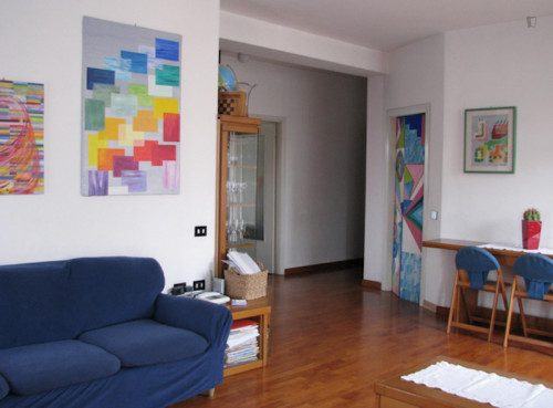 Large bedroom in a 2-bedroom apartment close to Corvetto metro station, M3 - Gallery - 8