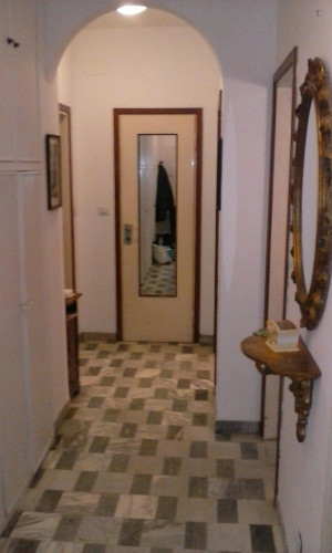 Large bedroom in a 2-bedroom apartment close to Corvetto metro station, M3 - Gallery - 6