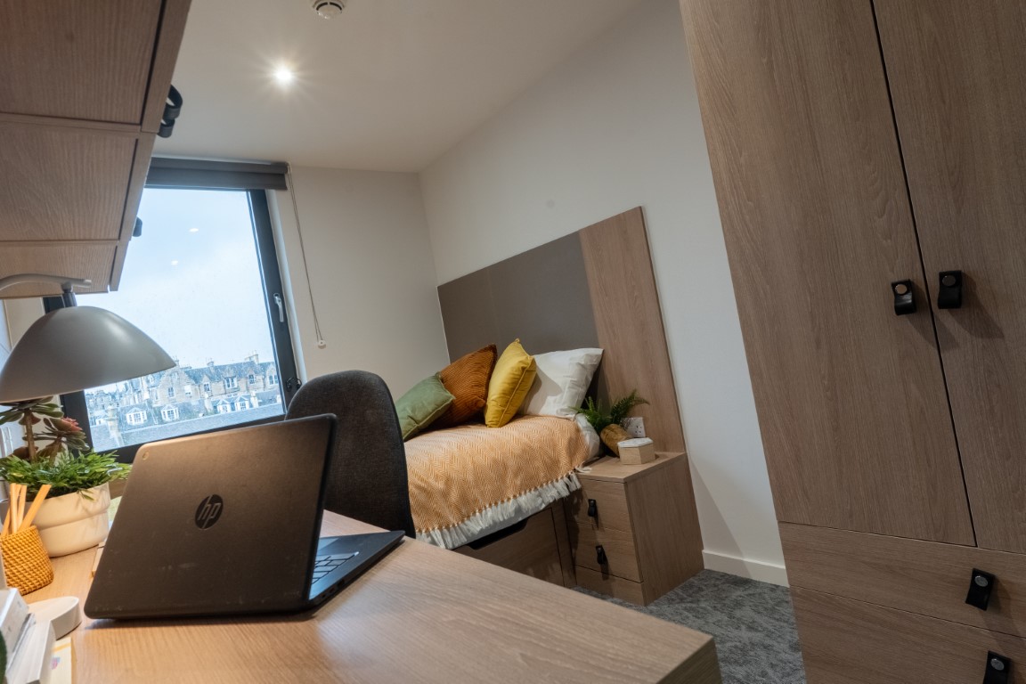 Bronze En-Suite - The Mont - Gallery - 5