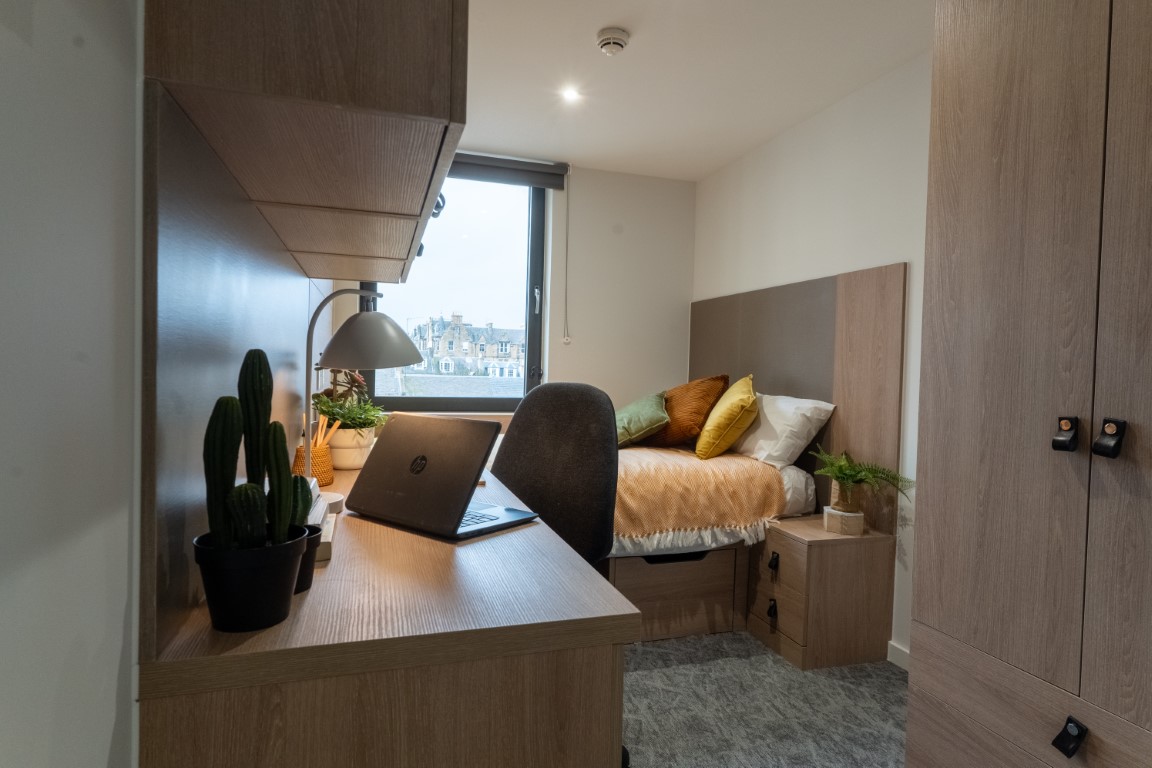 Bronze En-Suite - The Mont - Gallery - 6