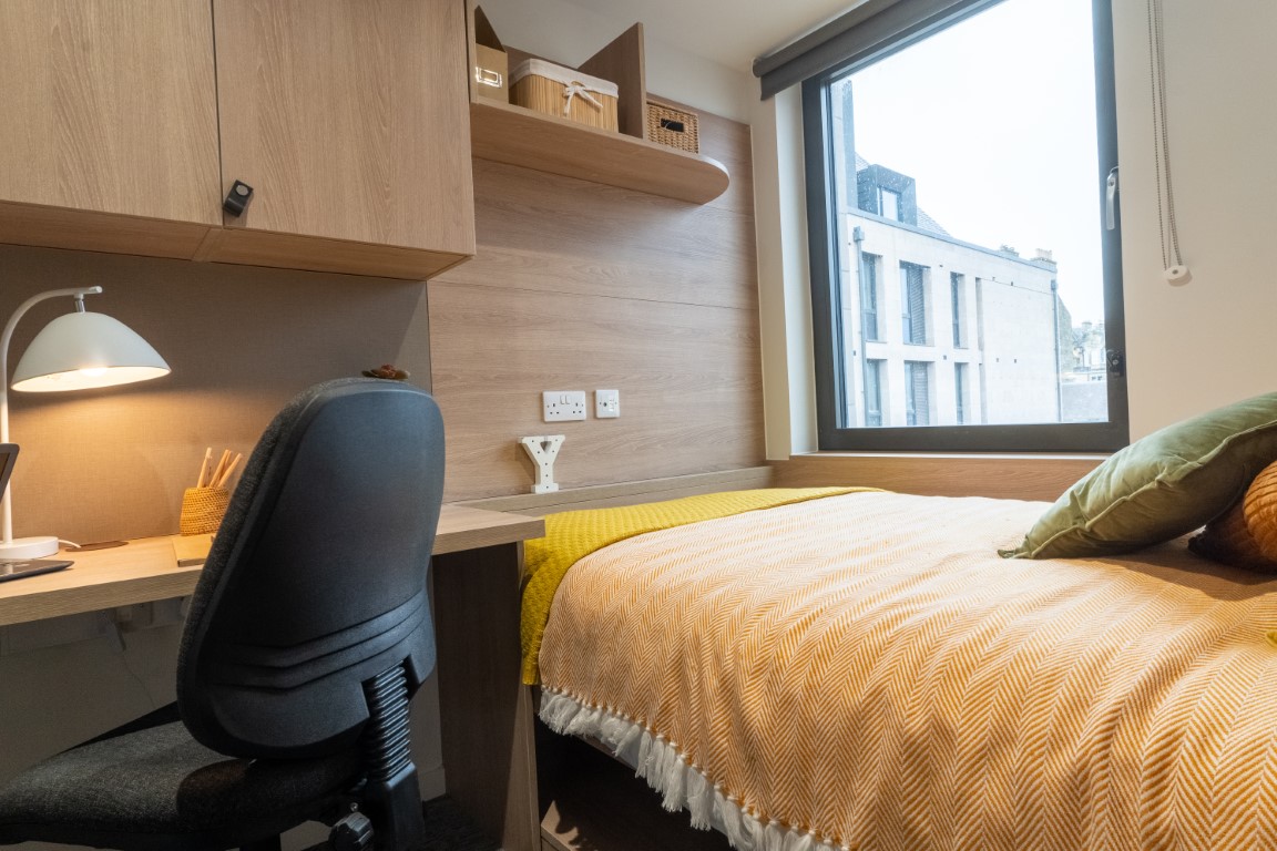 Bronze En-Suite - The Mont - Gallery - 2