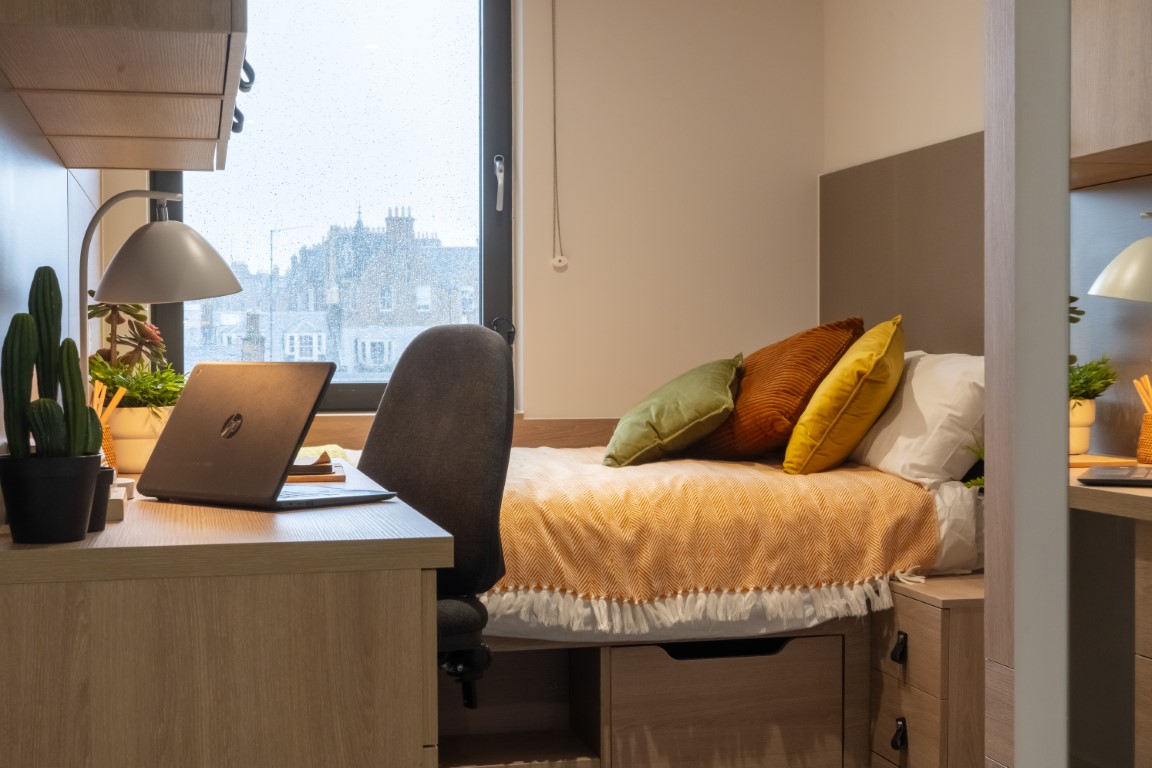 Bronze En-Suite - The Mont - Gallery - 7