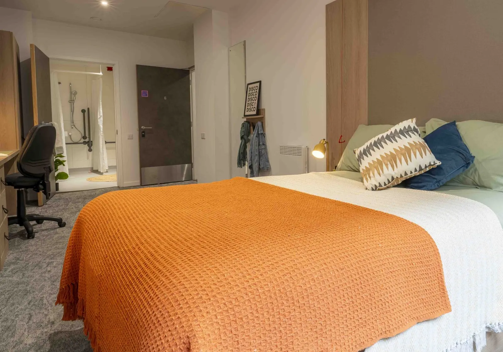 Gold En-Suite - The Mont - Gallery - 13