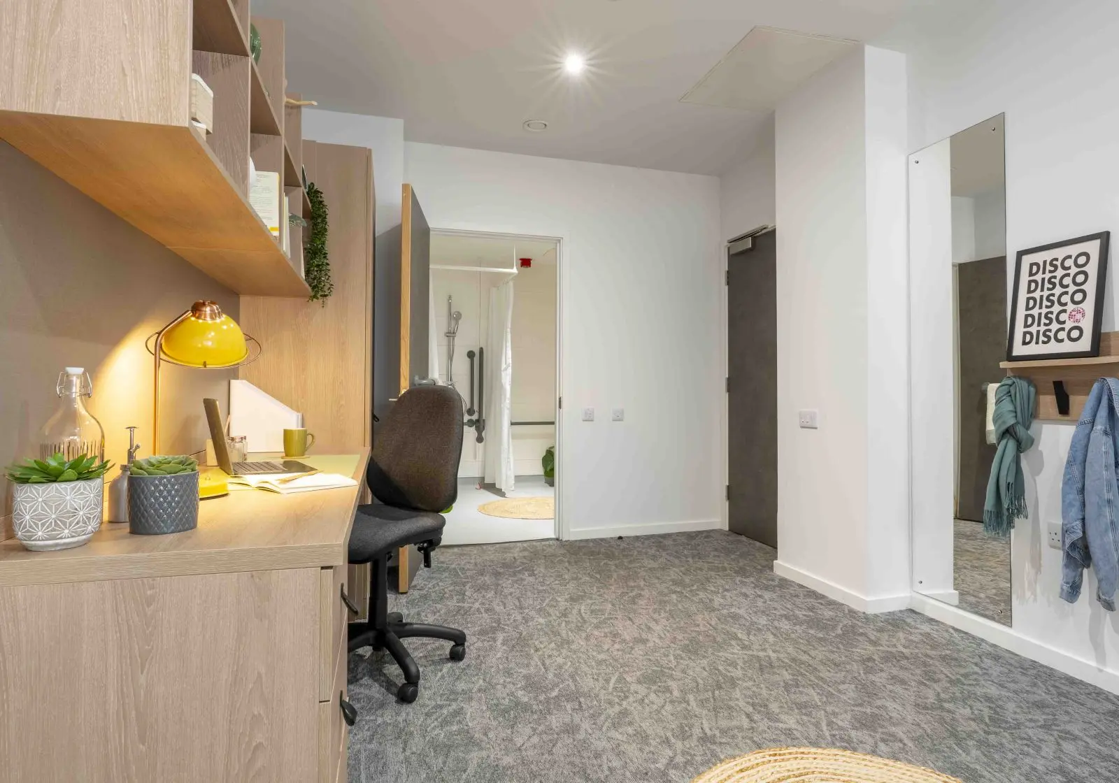 Gold En-Suite - The Mont - Gallery - 11