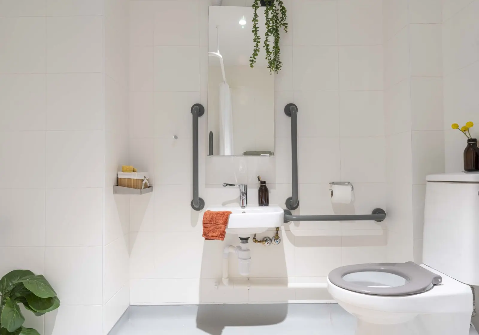 Gold En-Suite - The Mont - Gallery - 6