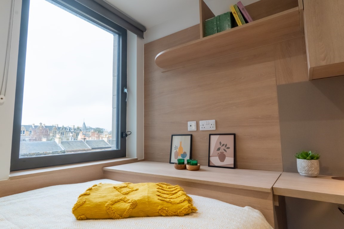 Silver En-Suite - The Mont - Gallery - 3