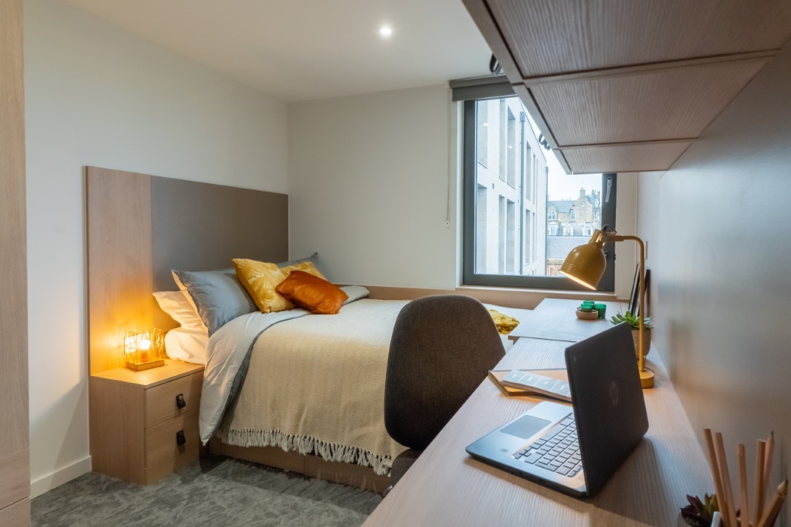 Silver En-Suite - The Mont - Gallery - 1