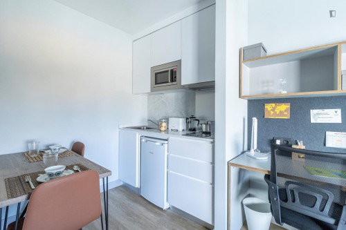 Bed in shared studio not far from Plaza de España