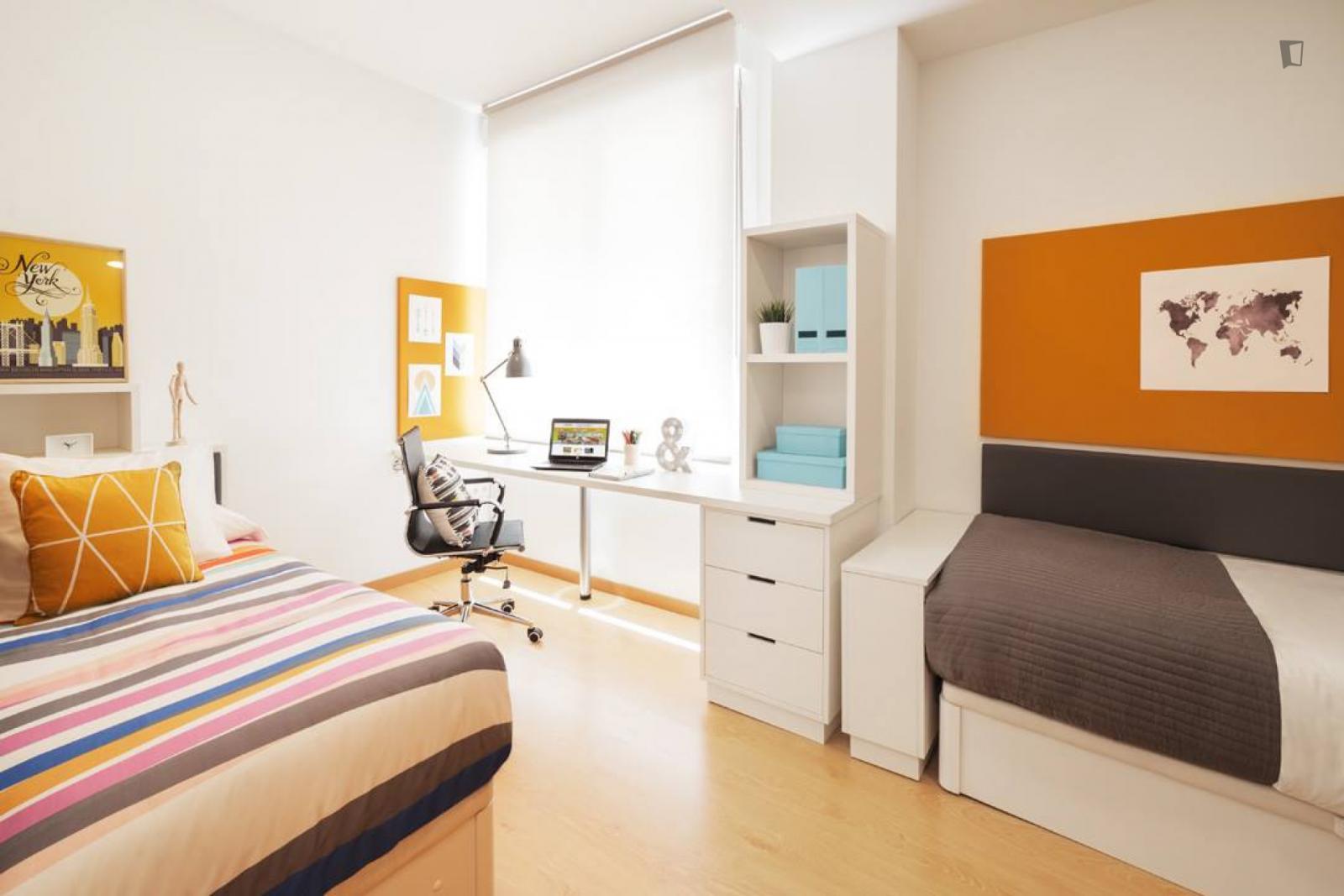  Bed In A Cosy Shared Bedroom, In Segundo Ensanche  -  Bed in a cosy shared bedroom, in Segundo Ensanche  - Gallery -  1