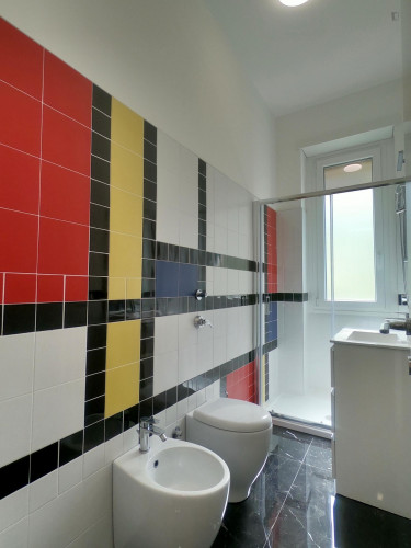 Spacious double bedroom with balcony close to Pasteur metro station - Gallery - 8