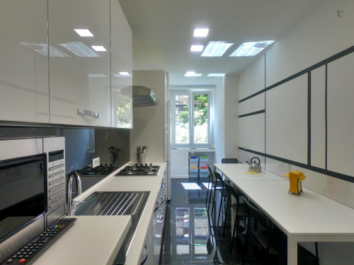 Spacious double bedroom with balcony close to Pasteur metro station - Gallery - 6