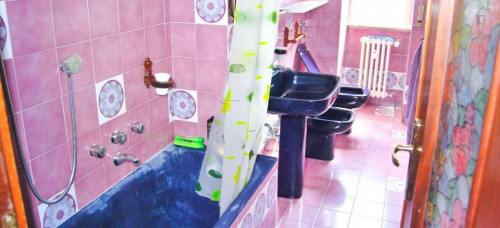Bed in a twin bedroom, in a 3-bedroom flat near the Forlanini train station - Gallery - 7