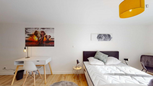 Cute double ensuite bedroom in the Île de Nantes