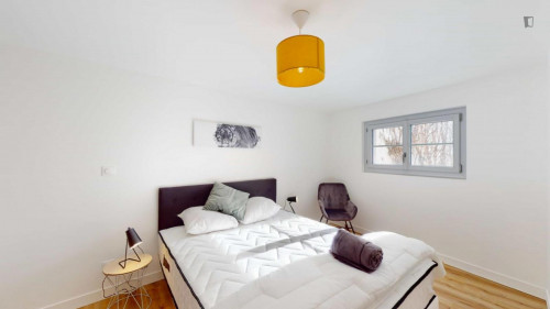 Cute double ensuite bedroom in the Île de Nantes