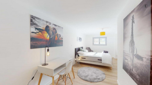 Cute double ensuite bedroom in the Île de Nantes