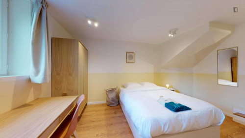 Comfy double bedroom close to Parc Stalingrad