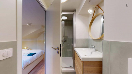 Comfy double bedroom close to Parc Stalingrad