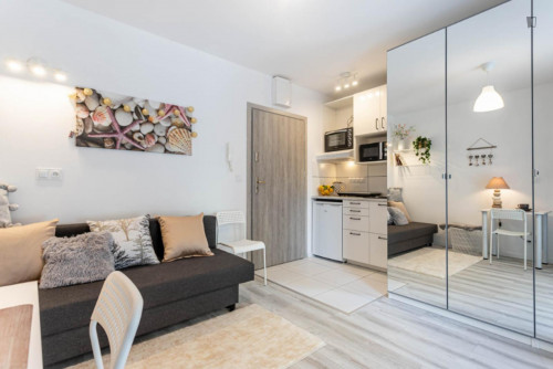 Studio flat with garden 25 minutes to Warsaw's centre, close to SWPS University