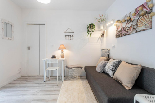 Studio flat with garden 25 minutes to Warsaw's centre, close to SWPS University