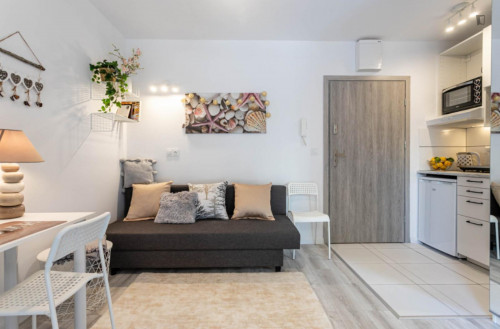 Studio flat with garden 25 minutes to Warsaw's centre, close to SWPS University