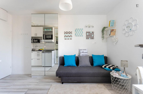 Studio flat 25 minutes to Warsaw's Center, close to SWPS University
