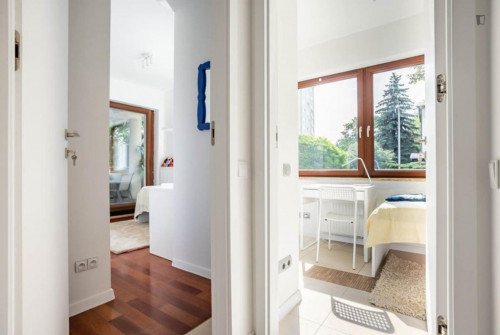Room with balcony by Metro Wilanowska subway, close to Lazarski University - Gallery - 8