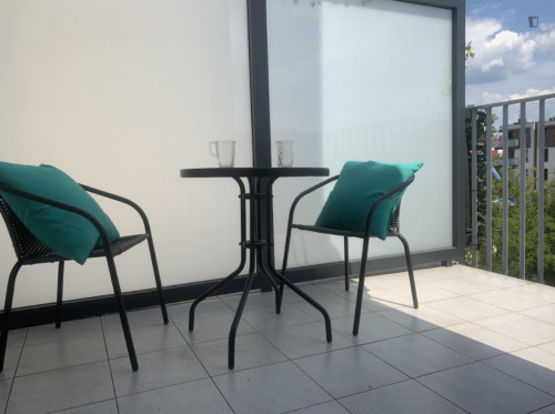 Studio with balcony, 25 minutes to Warsaw's Center, close to SWPS University