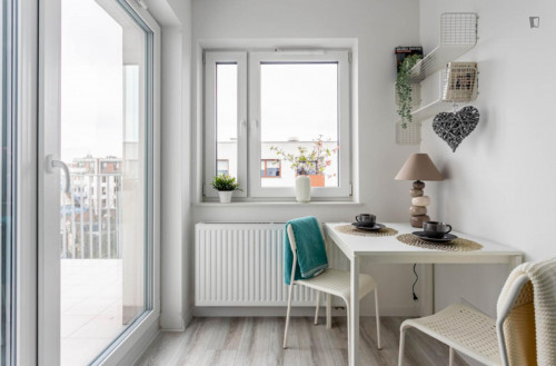 Studio with balcony, 25 minutes to Warsaw's Center, close to SWPS University
