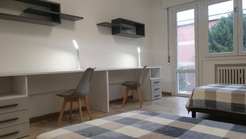 Spacious Twin Bedroom with balcony, near Venice