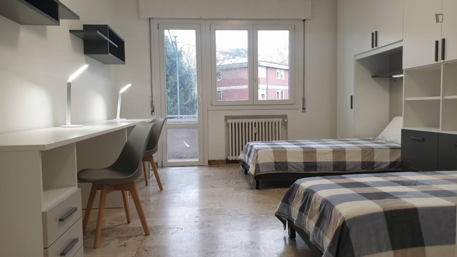 Spacious Twin Bedroom With Balcony, Near Venice - 1