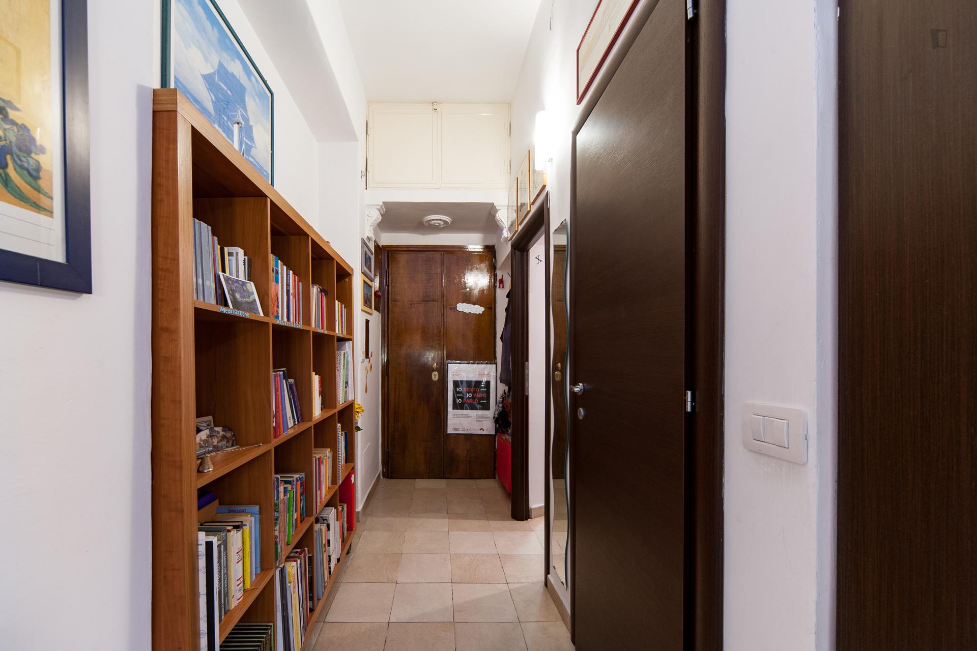 Modern single ensuite bedroom close to the Trastevere area