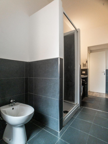 Bed in twin bedroom not far from Bocconi - Gallery - 12