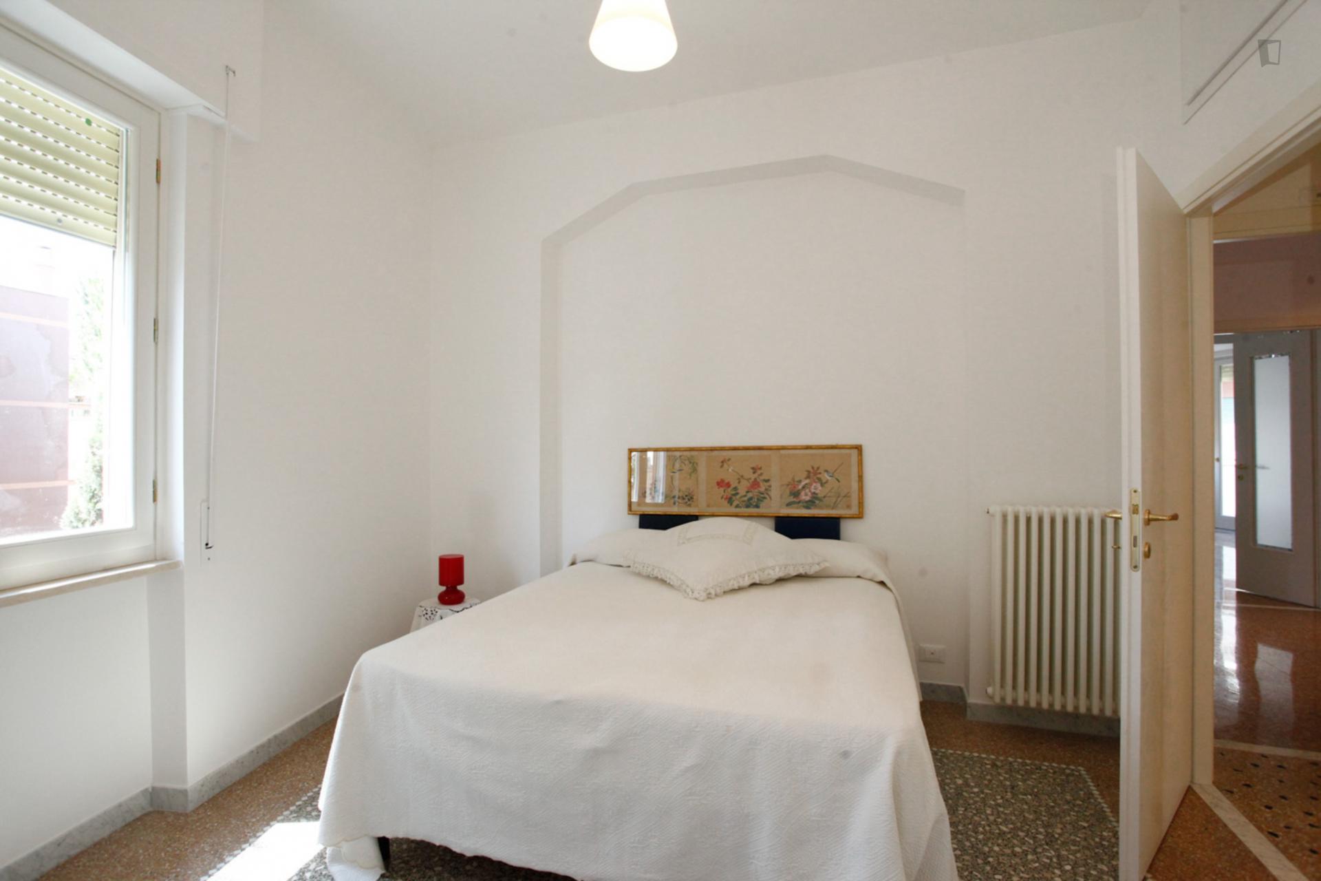 Sunny and quiet big bedroom: Vatican/Aurelio