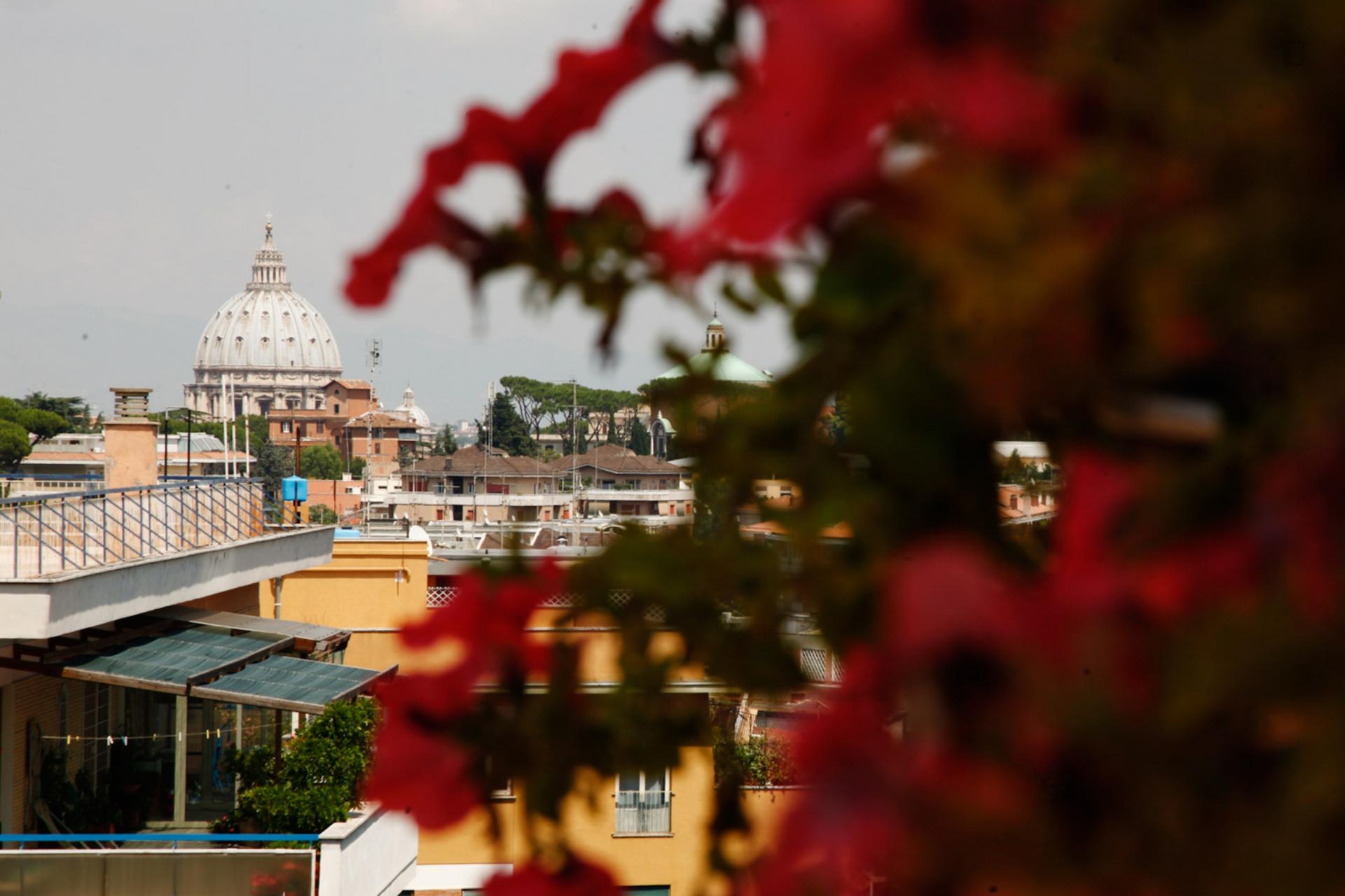 Sunny and quiet big bedroom: Vatican/Aurelio