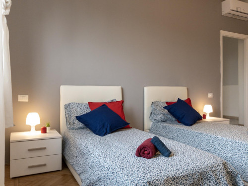 Bed in a twin bedroom connected with Cattolica University - Gallery - 28