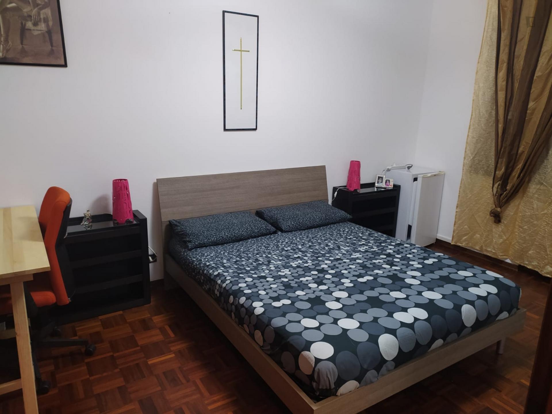Bedroom in a shared apartment in a quiet area near Bologna