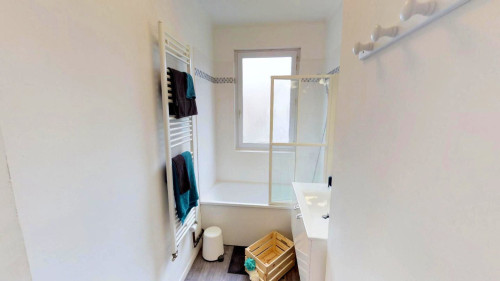 4-Bed Apartment on Rue de la Prte d'Ypres