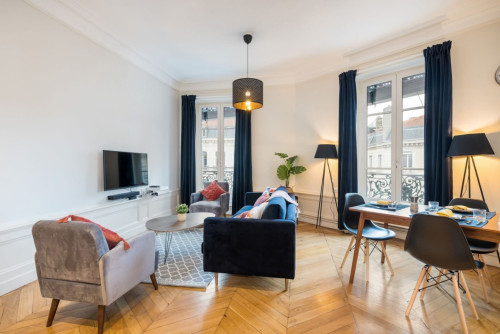 5-Bed Apartment on rue de la République