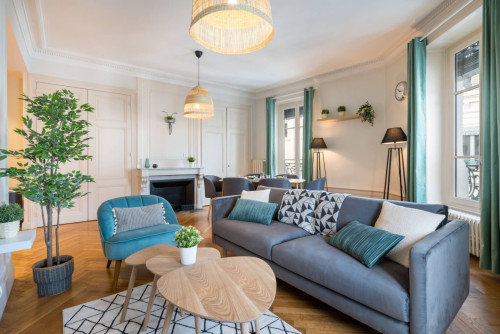 5-Bed Apartment on rue de la République