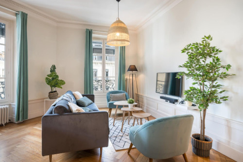 5-Bed Apartment on rue de la République