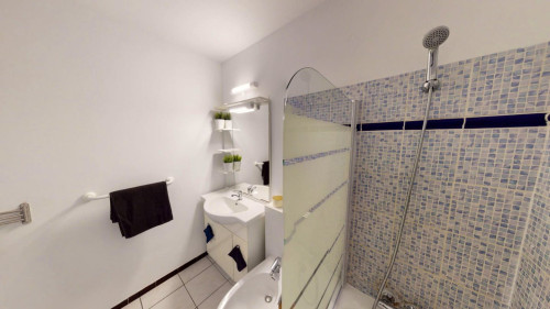 4-Bed Apartment on rue des Fontaines