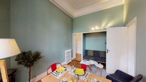 5-Bed Apartment on rue Peyras