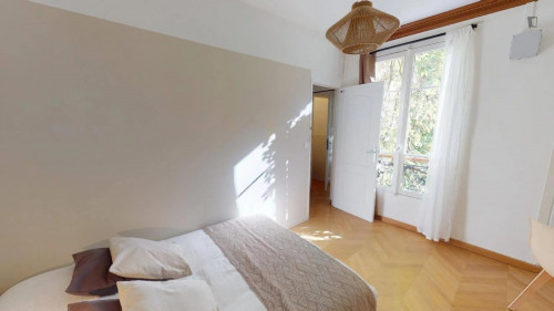 Sunny double bedroom in Villiers-la-Garenne