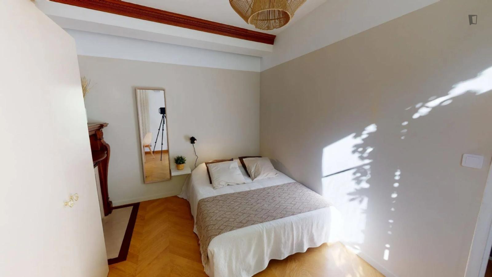  Sunny Double Bedroom In Villiers-La-Garenne  -  Sunny double bedroom in Villiers-la-Garenne  - Gallery -  1