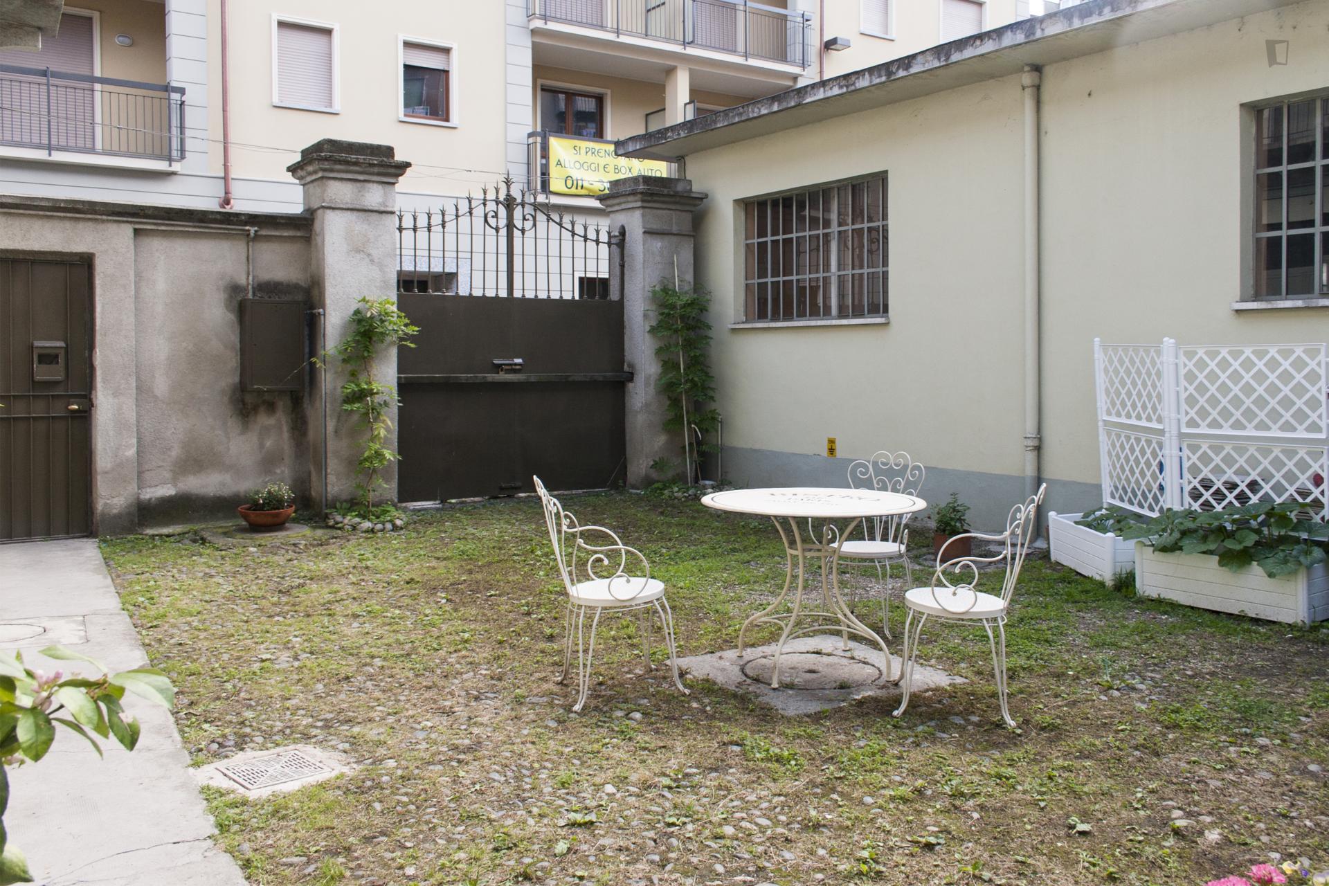 Two bedroom apartment ideal for two guests in Barriera di Milano