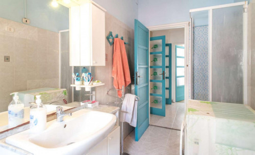 Neat double bedroom in Tuscolano neighbourhood - Gallery - 14