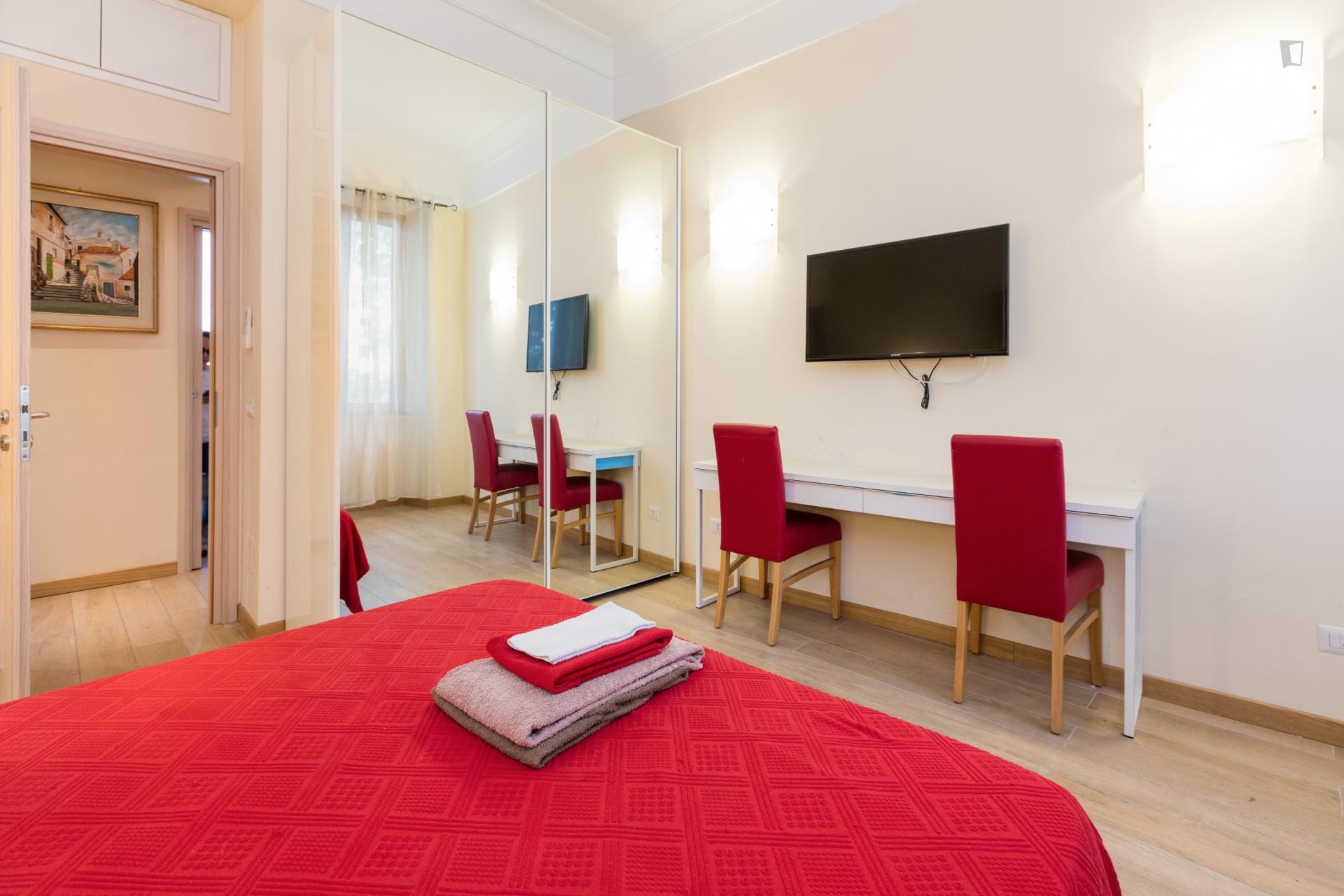 Spacious double bedroom near the Ottaviano metro