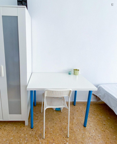 Comfy double bedroom steps from Camp de Mestalla